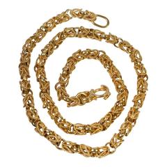 18 Carat Gold Chain Link Necklace 1