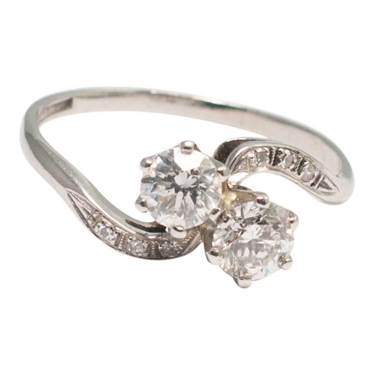 Antique Diamond Platinum Engagement Ring For Sale at 1stdibs