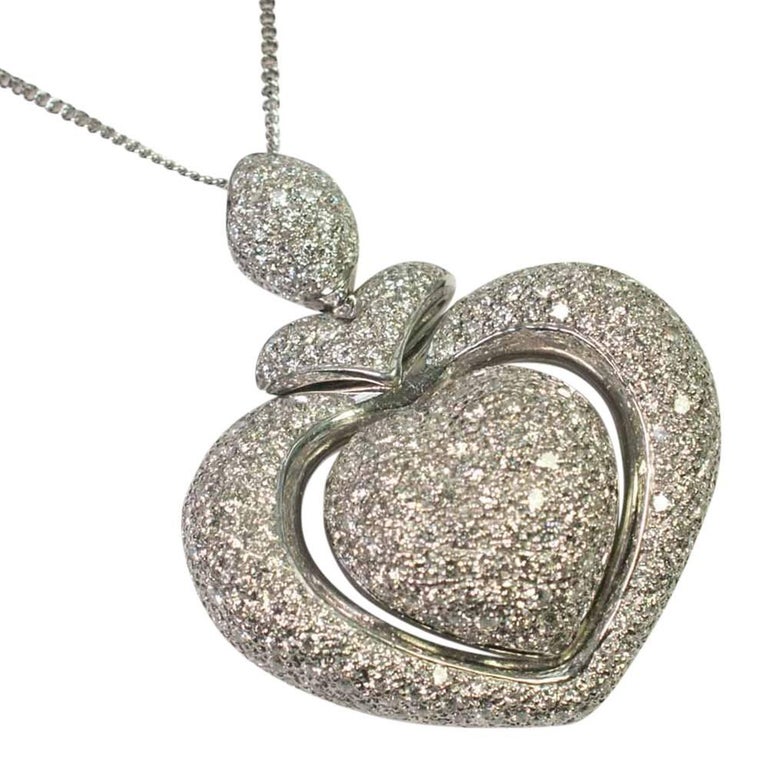 Round Cluster Diamond Heart 18 Carat Gold Pendant Chain Necklace For