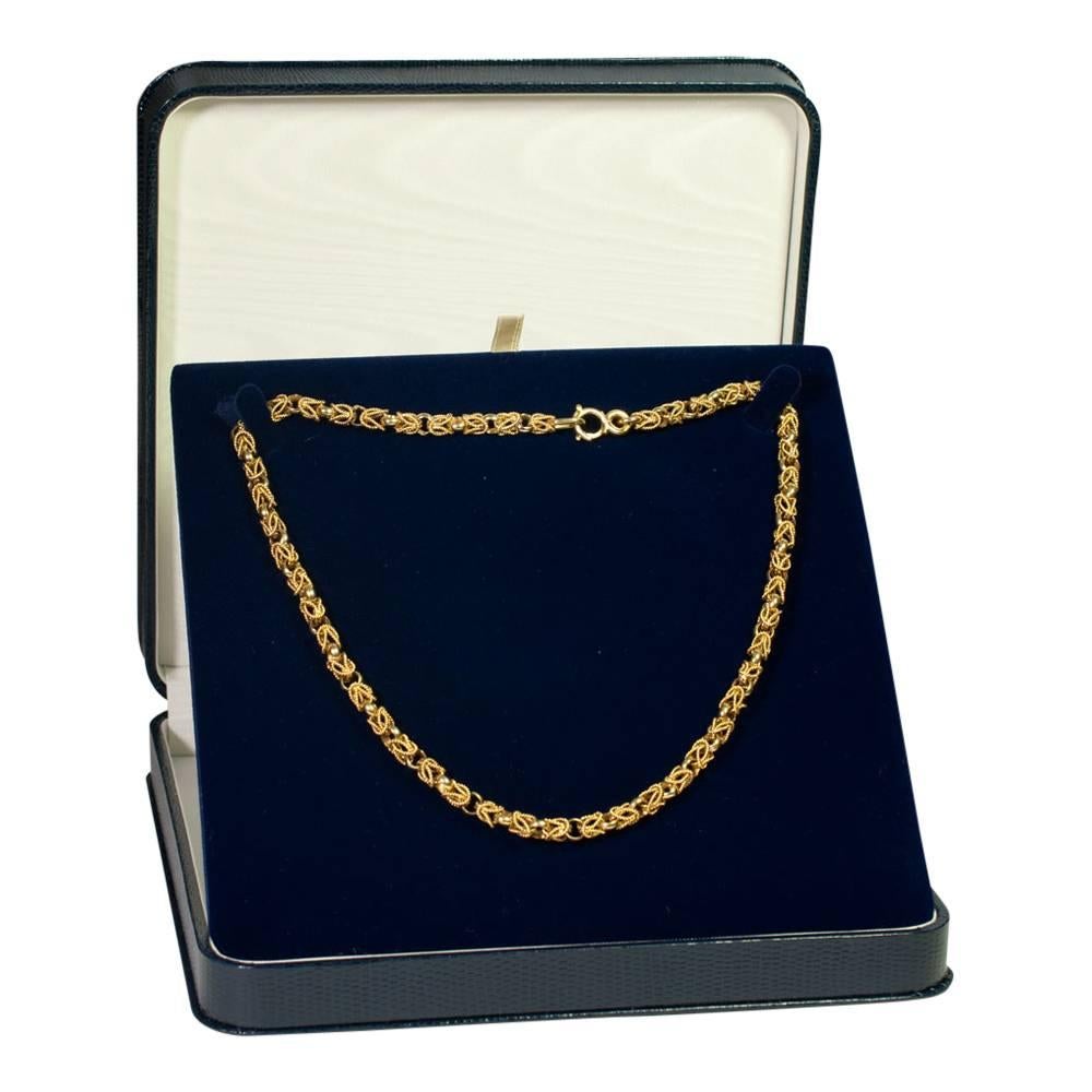18 Carat Gold Chain Link Necklace 3