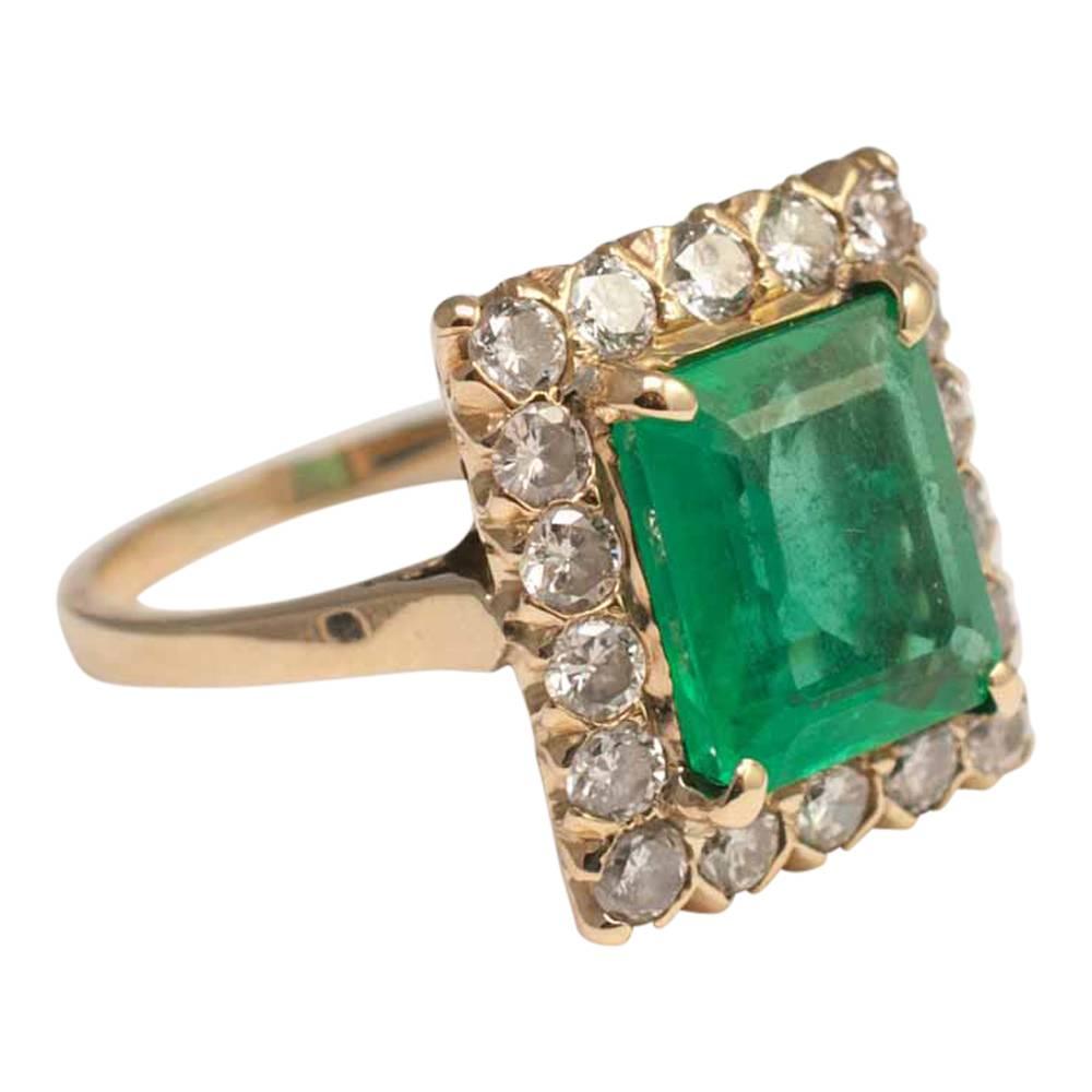Emerald Diamond Gold Ring In Excellent Condition In ALTRINCHAM, GB