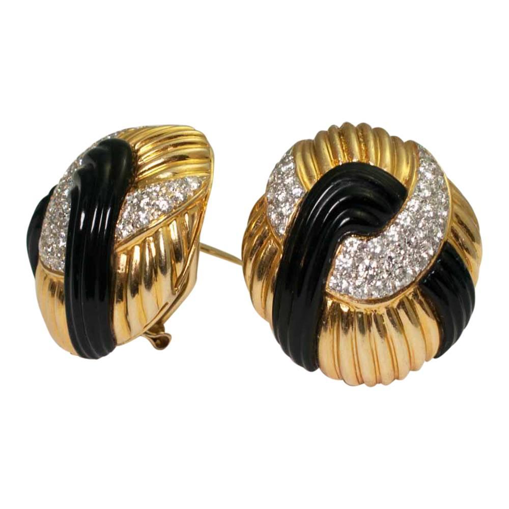 Women's Circa 1970s Onyx Diamond 18 Carat Gold Round Knot Stud Earrings For Sale