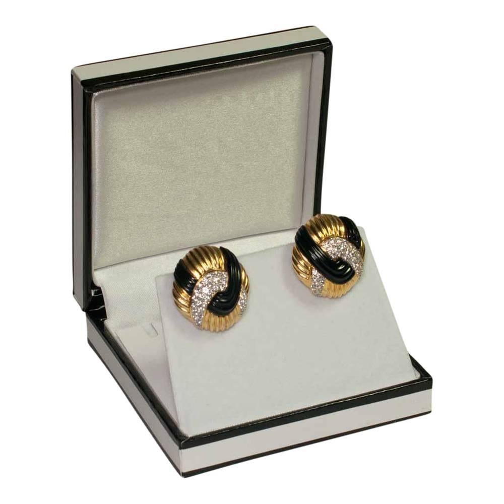 Circa 1970s Onyx Diamond 18 Carat Gold Round Knot Stud Earrings For Sale 5