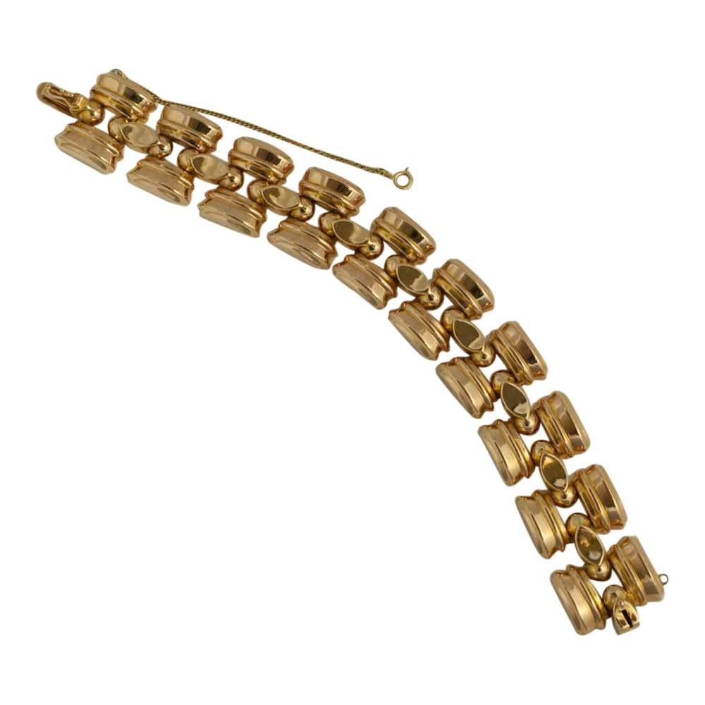 Stylish retro bracelet in 18ct gold; this lovely vintage piece weighs 67.2gms and measures 19cms x 2cms.  It has been made in the rich warm tones of 18ct gold with a hint of rose gold so popular in the 1940s.  In the form of a tank bracelet, this