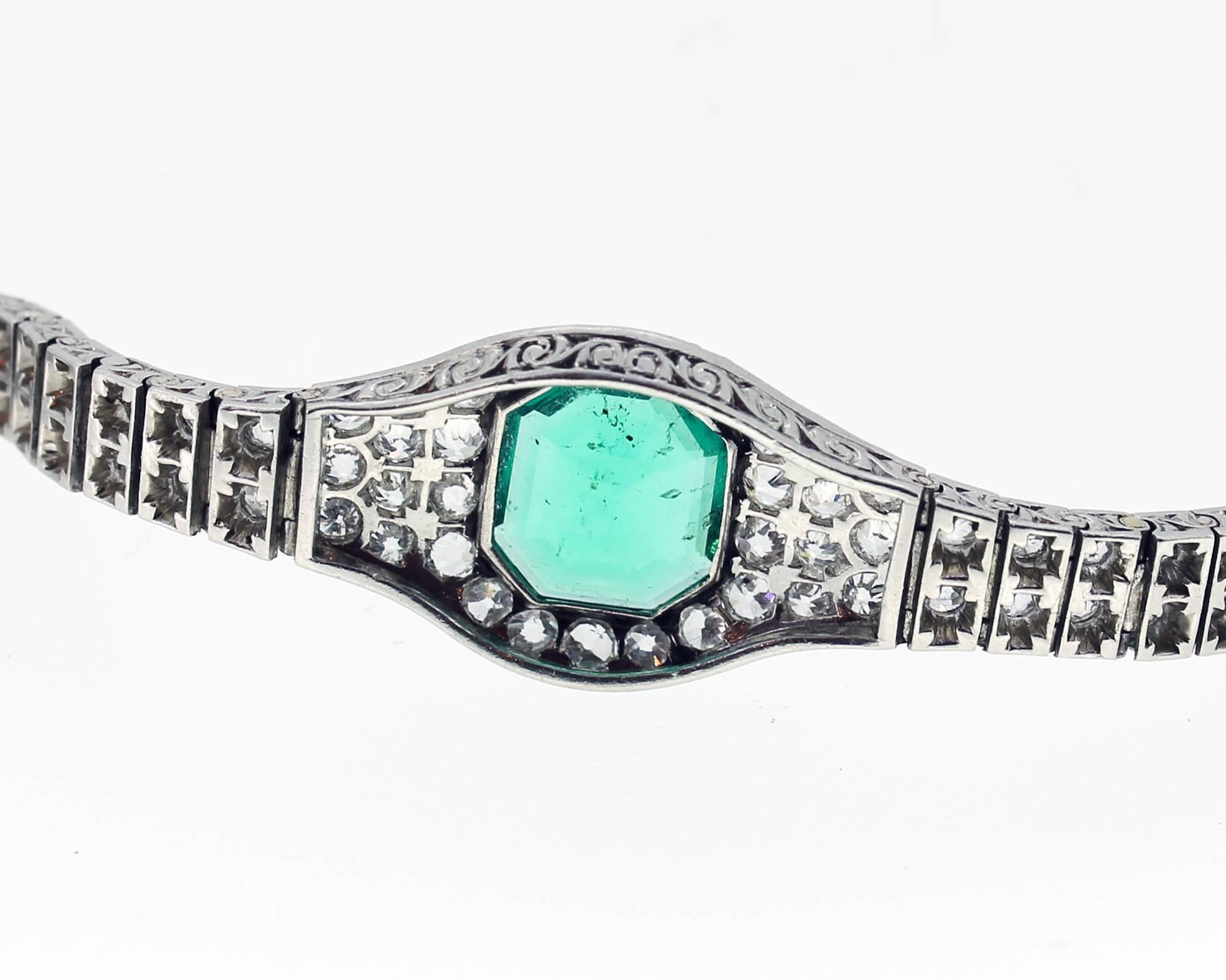 Art Deco Emerald Diamond platinum Bracelet, circa 1920 For Sale 1