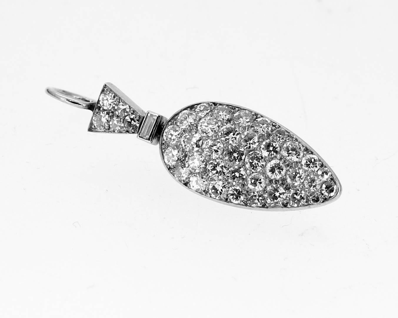 Art Deco Diamond platinum Drop Earrings In Excellent Condition For Sale In WINDSOR, BERKSHIRE