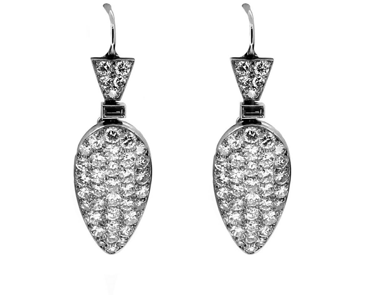 Women's or Men's Art Deco Diamond platinum Drop Earrings For Sale