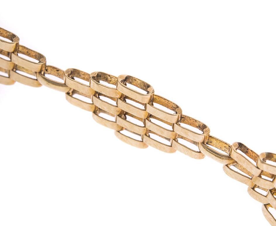 A fancy gate bracelet that's still stylish and classy 30 years on. A pretty design to celebrate a special occasion.

SPECIFICATION
Weight (grams): 4.79
Fineness:	9ct
Bracelet Width: 1cm
Hallmark	London, 1984
Length	7.50 inches