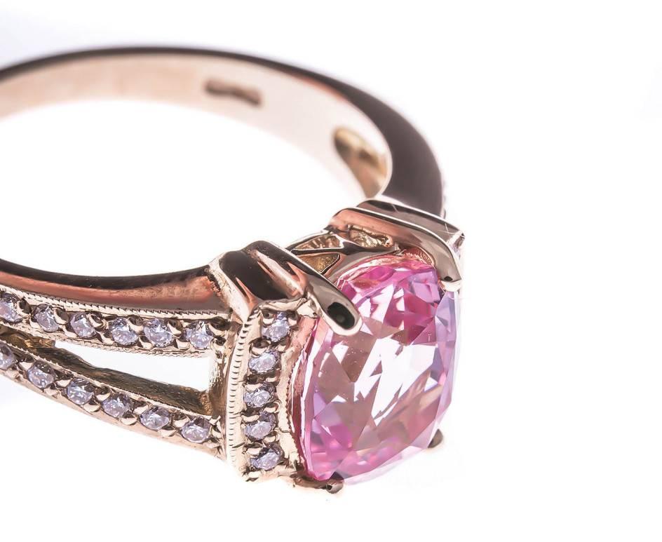 Contemporary 18 Carat Rose Gold 3.00 Carat Pink Sapphire and Diamond Cocktail Ring For Sale