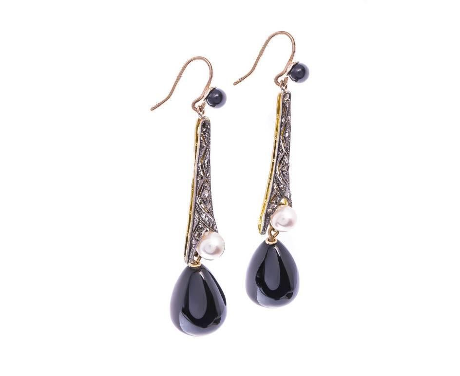 GEMMOLOGIST'S NOTES
A delicious pair of Art Deco earrings. The dazzling rose cut diamonds, with shimmering cultured pearl highlight, suspending a lovely onyx drop.

Beautiful earrings, would bring a splash of 1920's Hollywood glamour to