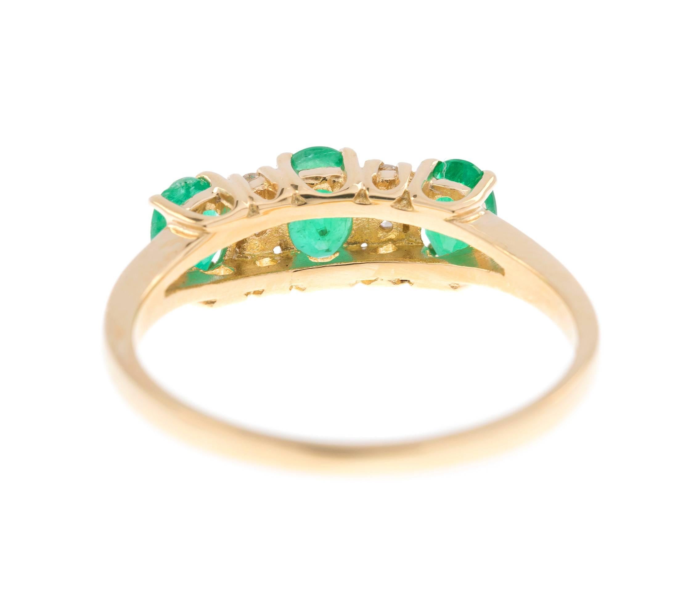 18 Carat Yellow Gold 1.05 Carat Emerald and Diamond Dress Ring In New Condition For Sale In Birmingham, GB