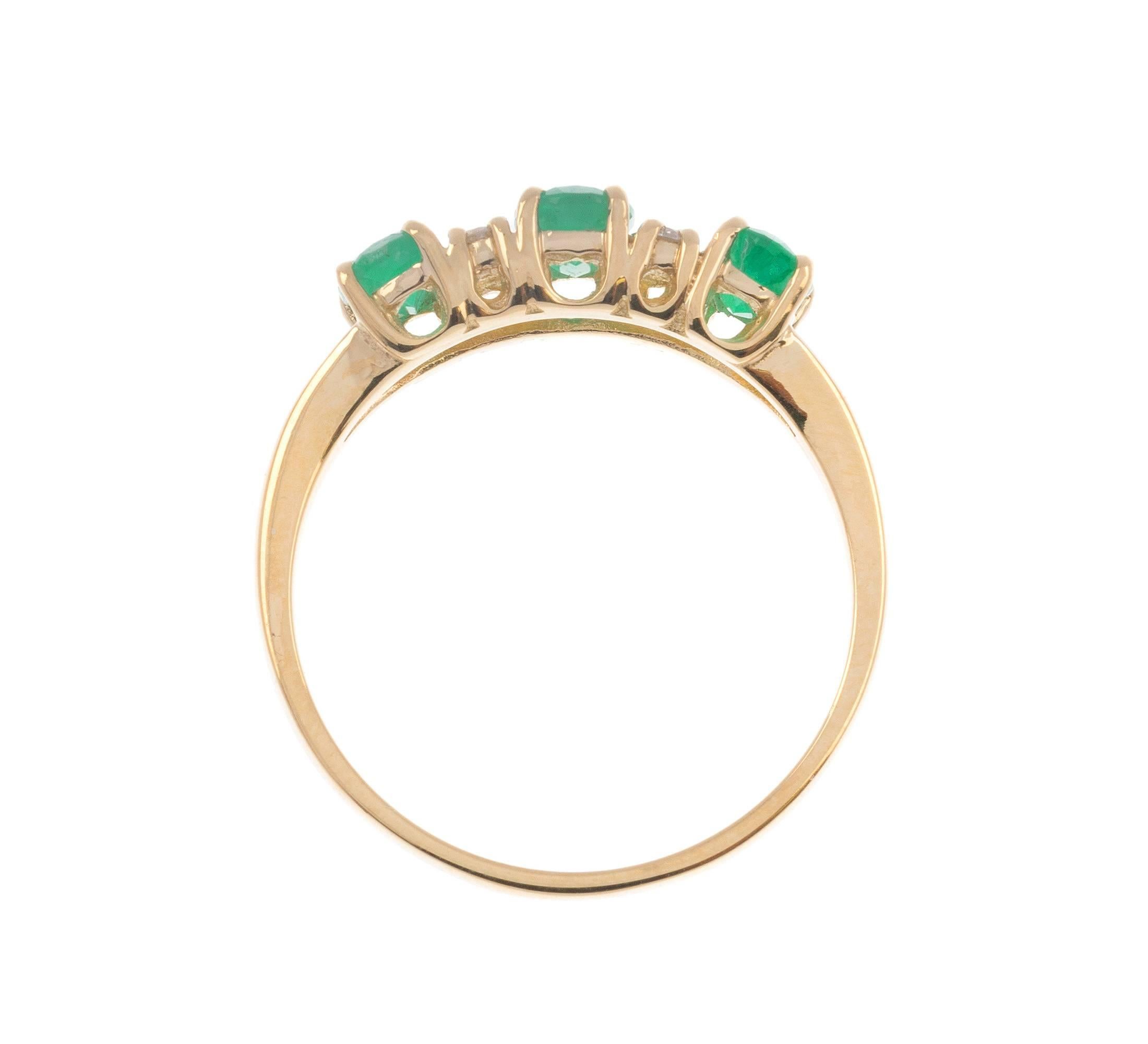 Oval Cut 18 Carat Yellow Gold 1.05 Carat Emerald and Diamond Dress Ring For Sale