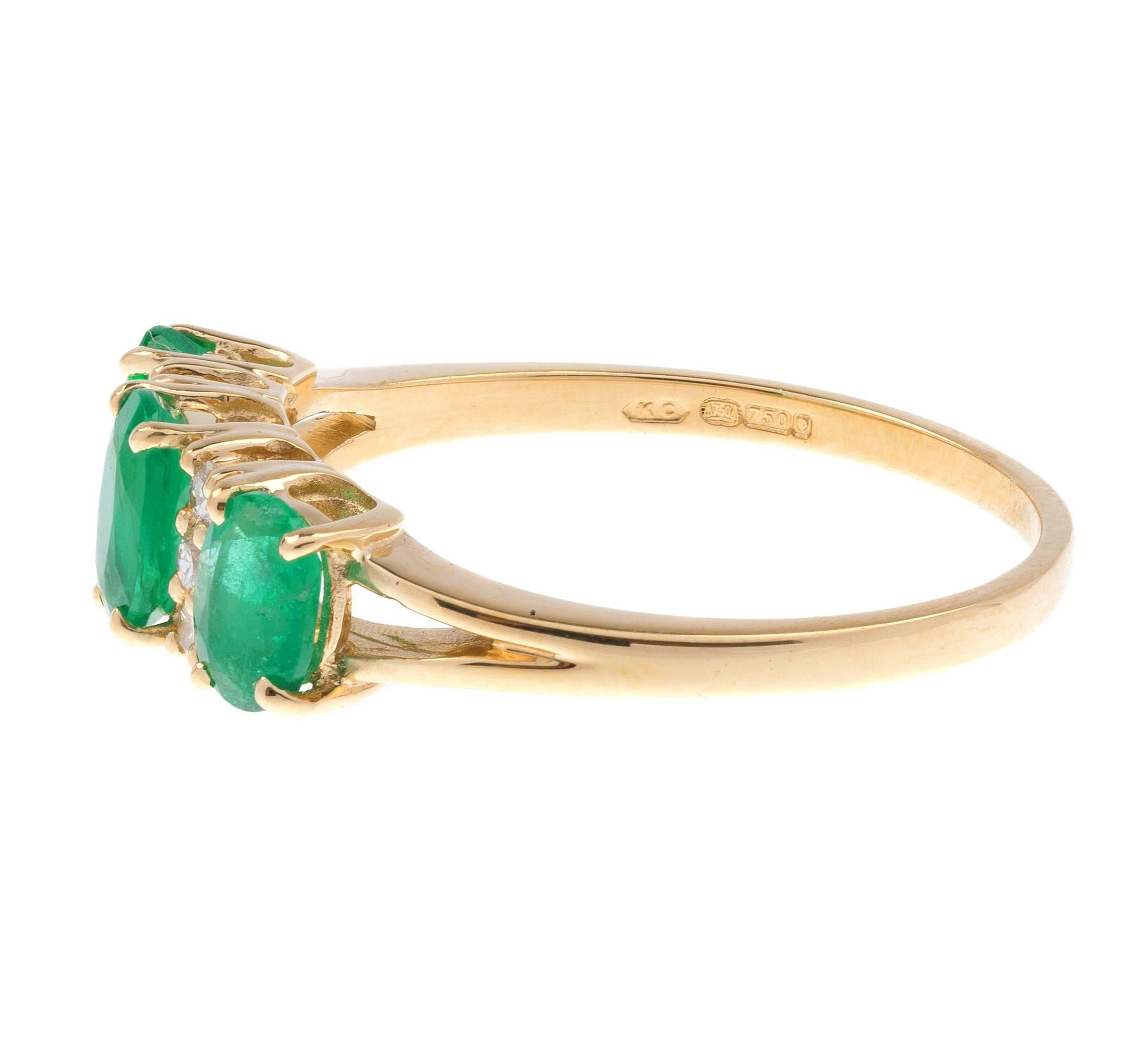 Victorian 18 Carat Yellow Gold 1.05 Carat Emerald and Diamond Dress Ring For Sale