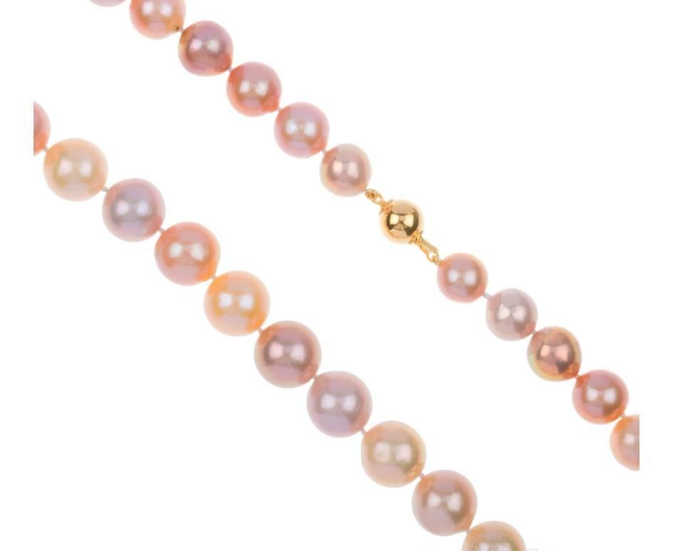 GEMMOLOGIST'S NOTES
A stunning row of Edison pearls, glowing with their natural pink and mauve tones. A beautiful combination of natural colours with soft lustre, these will be an illuminating addition to any outfit and skin