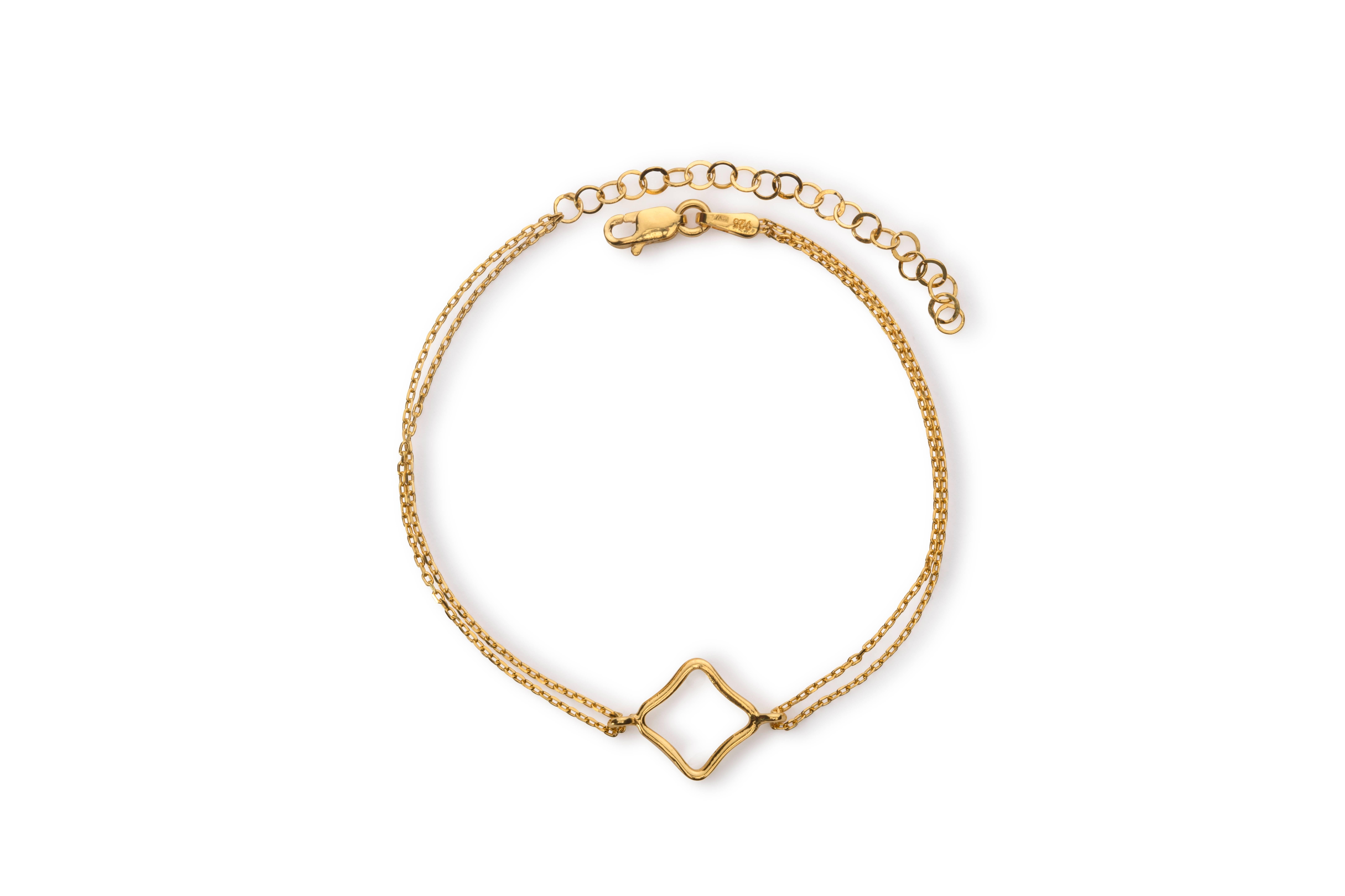 What a great bracelet to wear everyday, our small Bodrum bracelet looks especially lovely when layered, either with the other Bodrum bracelets or with our suede and leather cords. This vermeil bracelet features a 10x10mm Maviada logo design 1mm