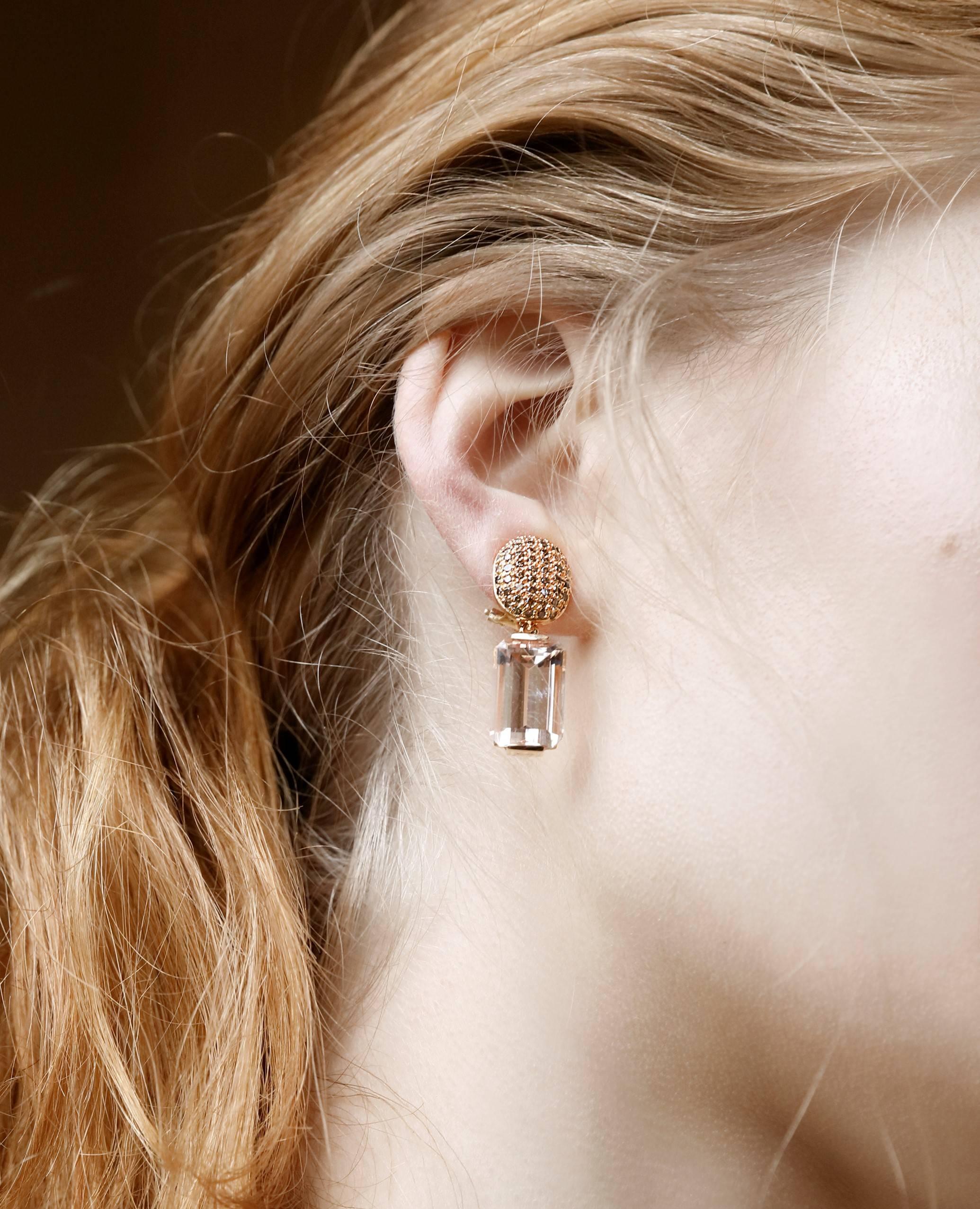 Contemporain Leyser Boucles d'oreilles en or rose 18 carats avec morganites et diamants bruns en vente