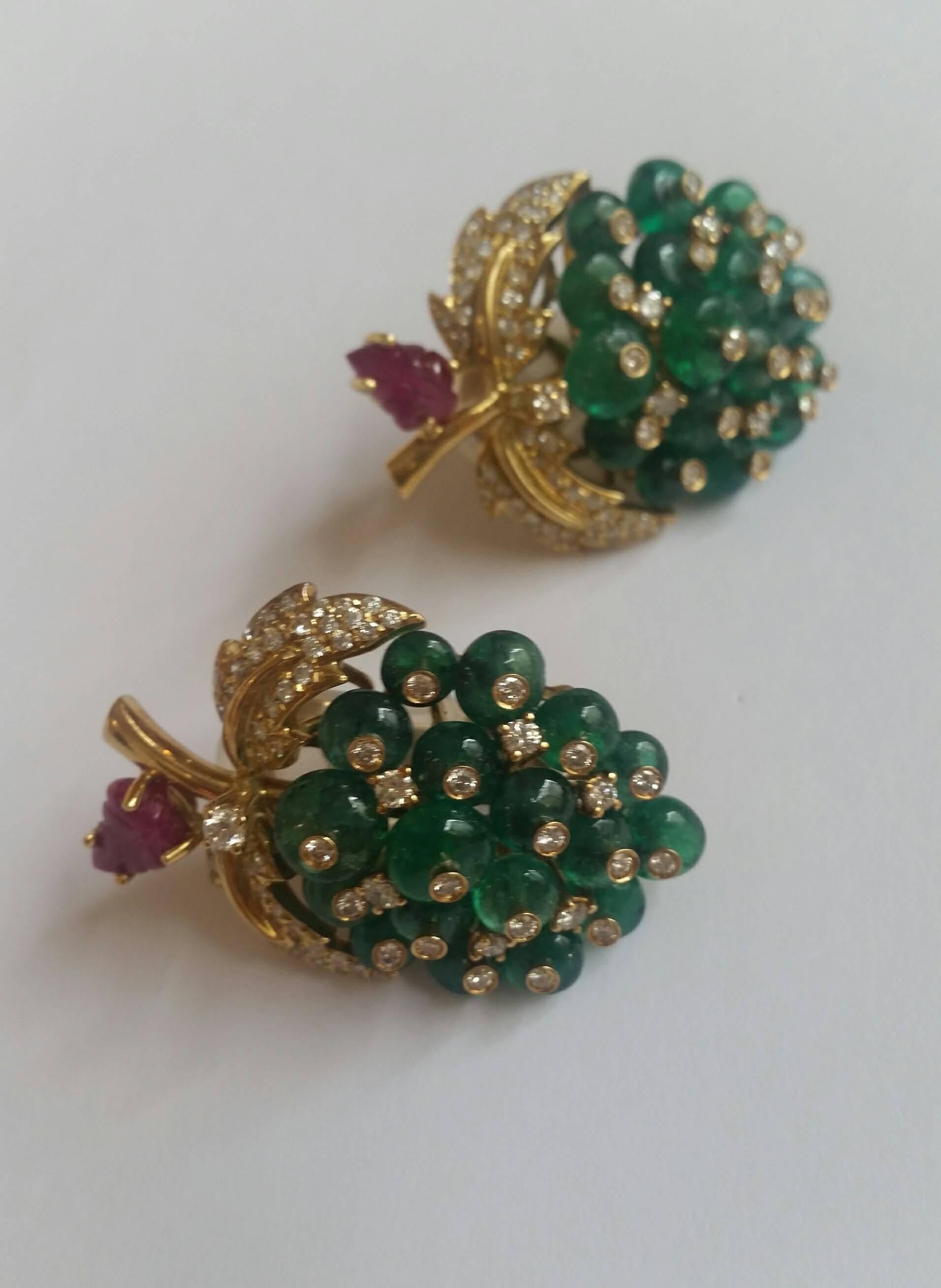 Big and important '70 Italian earrings  in 18 kt gold, about 30 ct natural emerald cabochon,  about 4 ct diamonds and 2 ct carved natural rubies. 