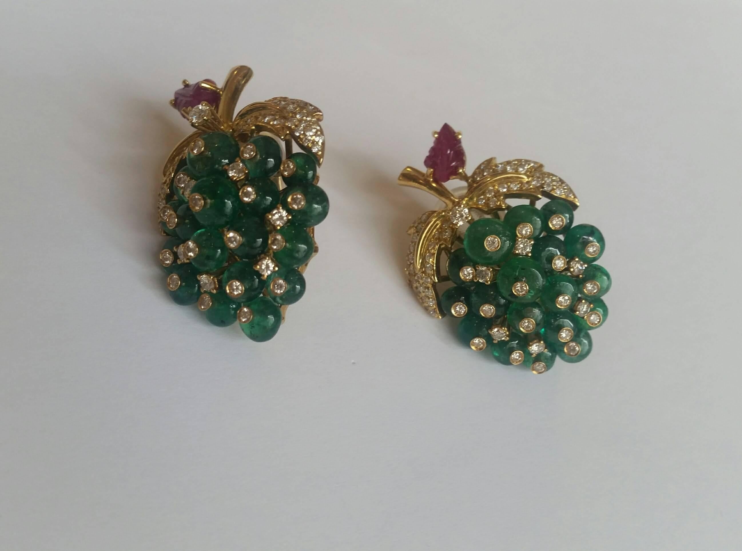 grape design gold earrings