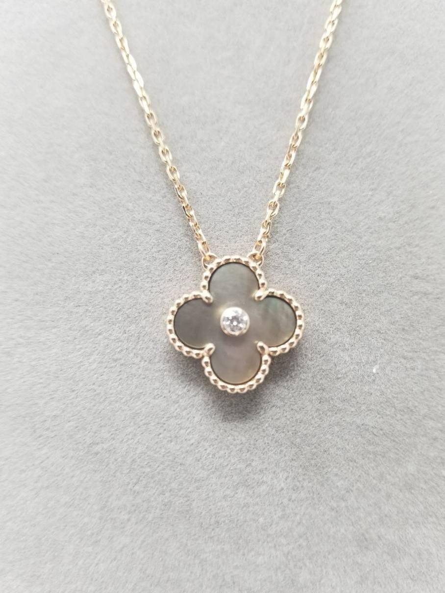 Limited edition Van Cleef & Arpels 18k rose gold vintage alhambra grey mother-of-pearl diamond pendant necklace. It is in very good condition. It is very versatile! You can dress it up or wear every day.
