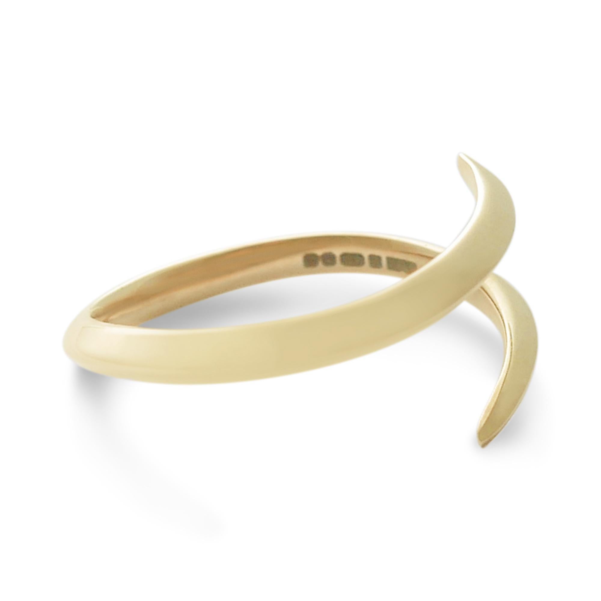 Crossover Ring in 18 Karat Yellow Gold by Allison Bryan In New Condition In London, GB