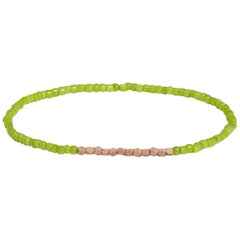 Limettengrünes Perlenarmband mit Roségold von Allison Bryan