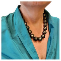 Voluptuous Natural Tahiti Pearl Necklace