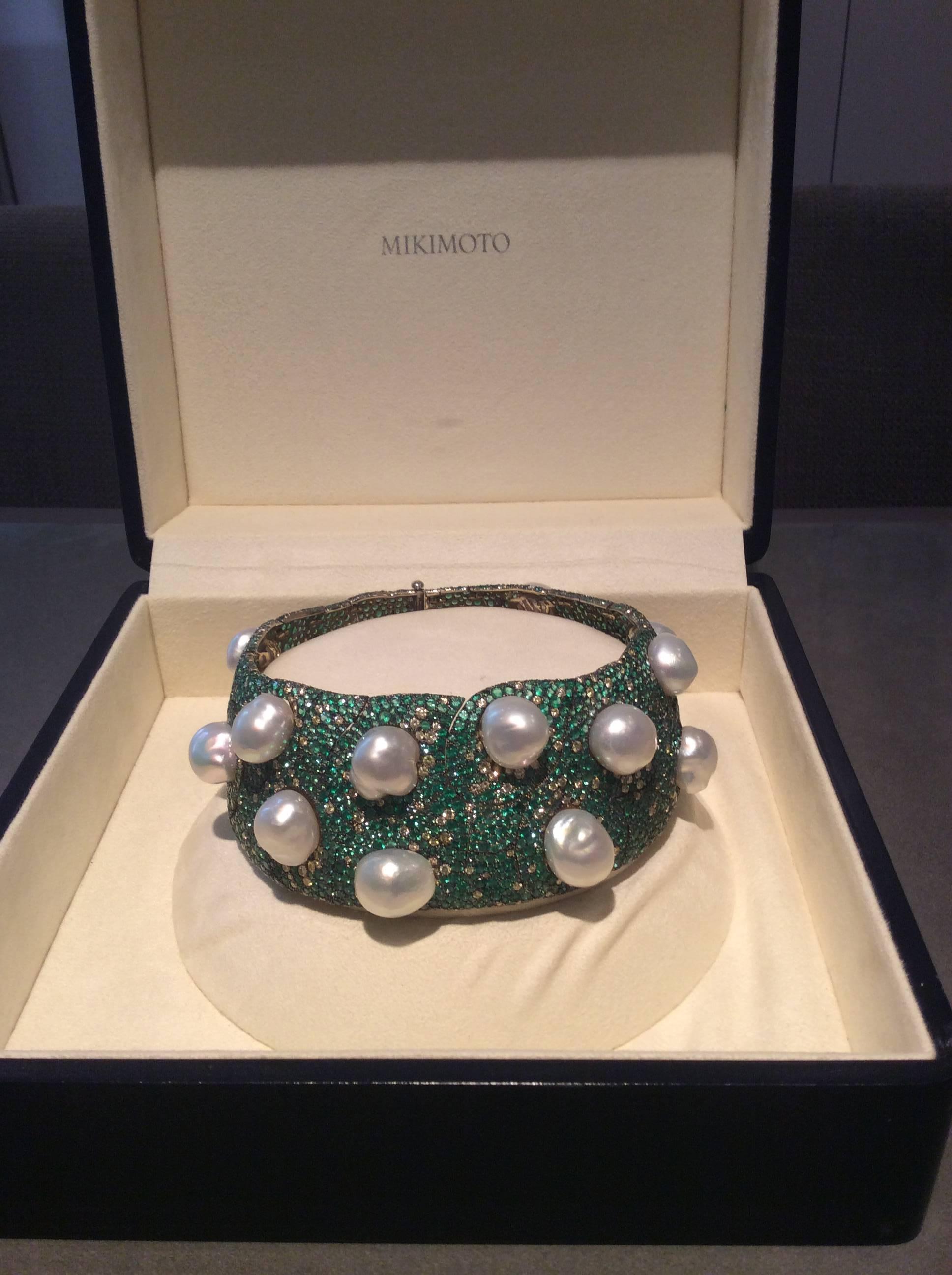 Caroline Herrera for Mikimoto Emerald Diamond Pearl Necklace  4