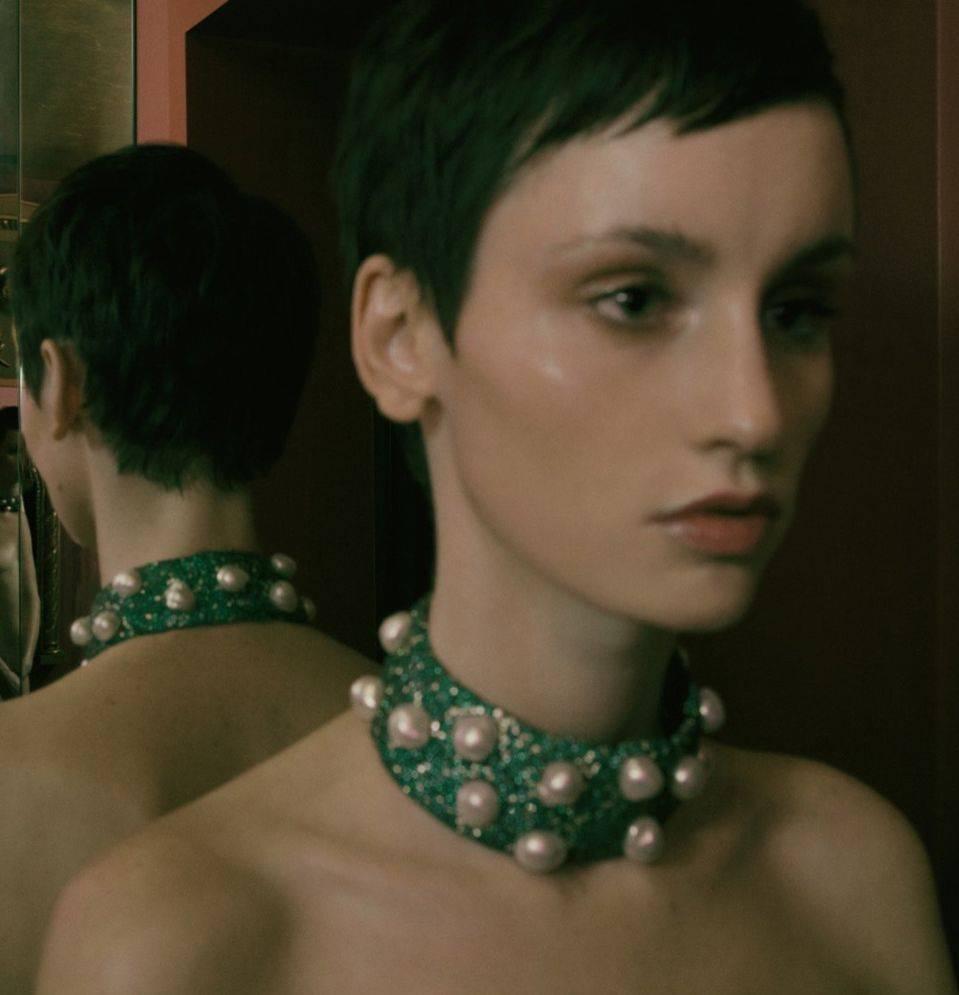 Caroline Herrera for Mikimoto Emerald Diamond Pearl Necklace  2