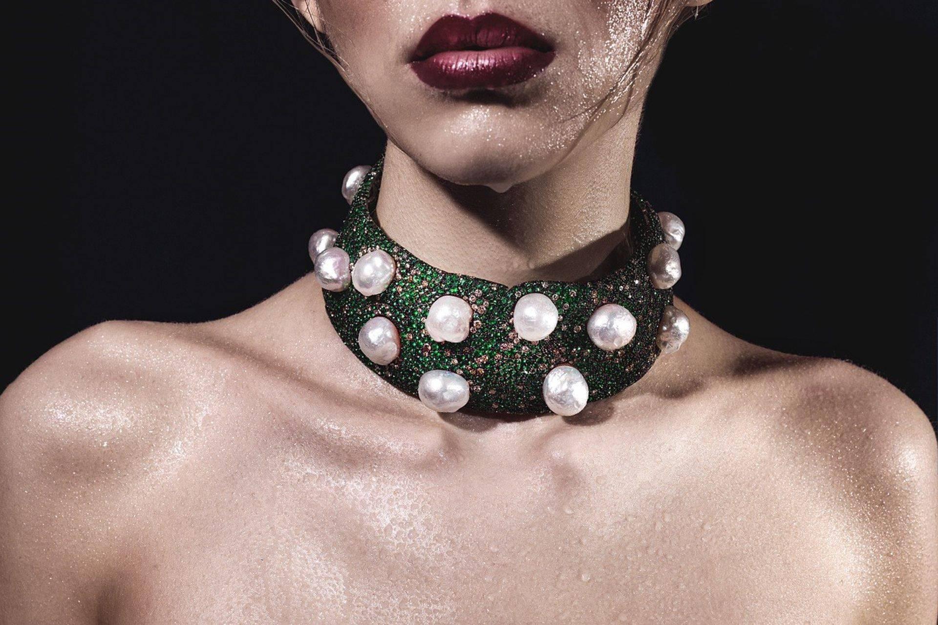 Caroline Herrera for Mikimoto Emerald Diamond Pearl Necklace  3