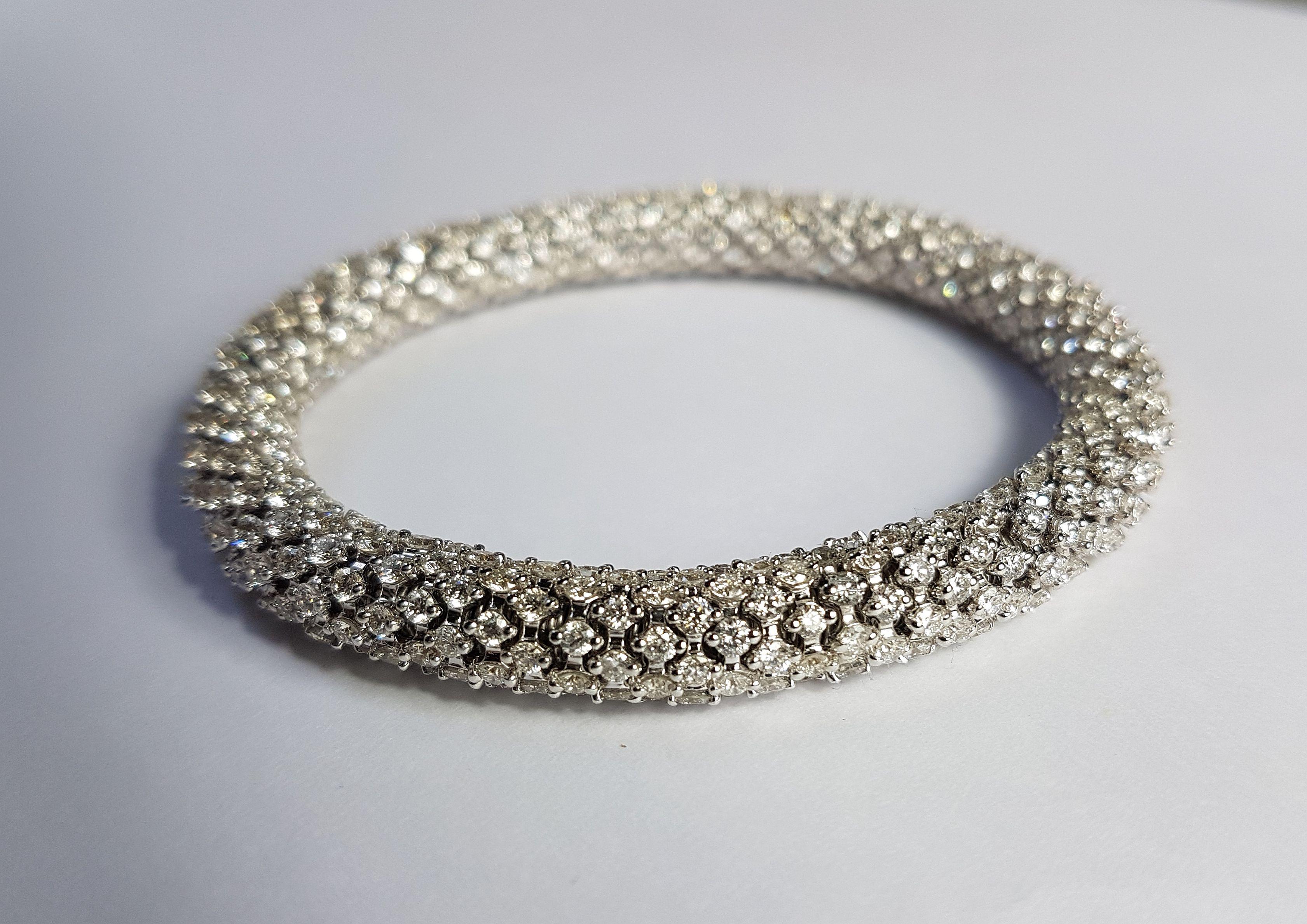 Flexibles Diamant-Armband aus Weißgold (Brillantschliff) im Angebot
