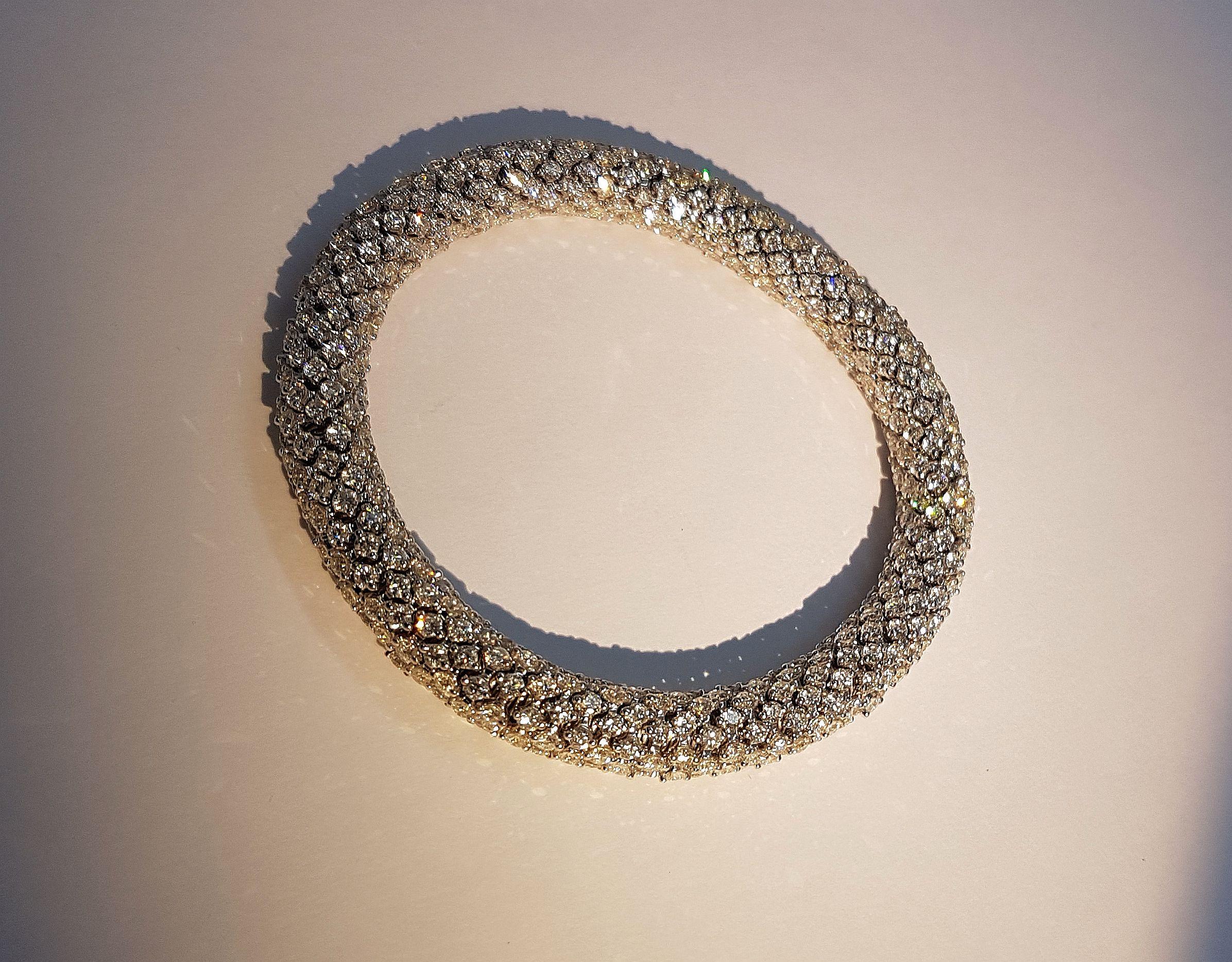 Diamond White Gold Flexible Bracelet In New Condition For Sale In Berlin, DE