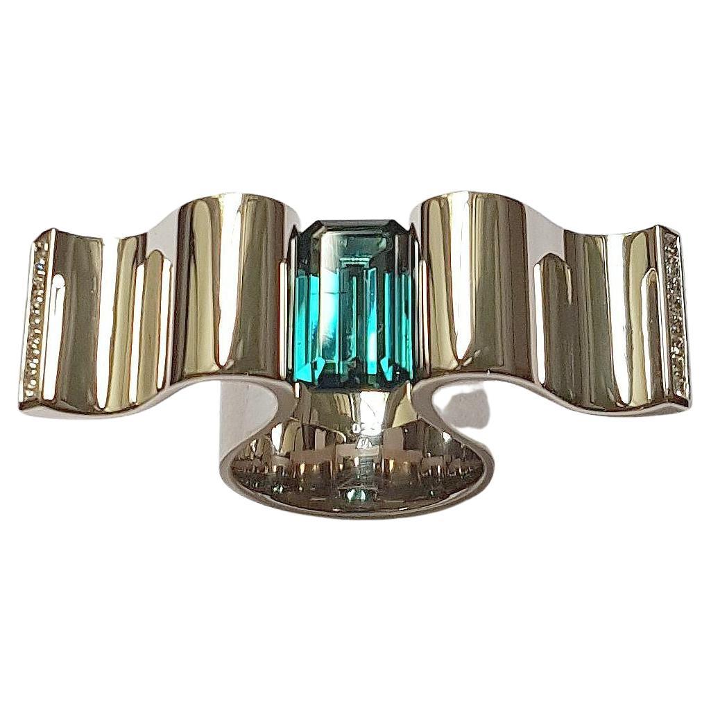 Anello in oro bianco con diamante Indicolite da 6,13 carati "Wave" Collezione Wagner in vendita