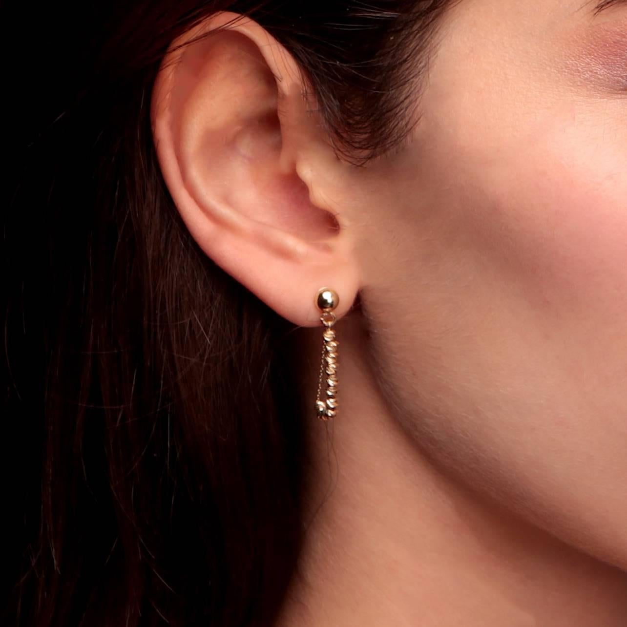 The Ellie Drop Earrings are made out of 14kt gold and have a sparkling effect due to the special diamond cut of the gold.

The item is hallmarked by the London Assay Office.