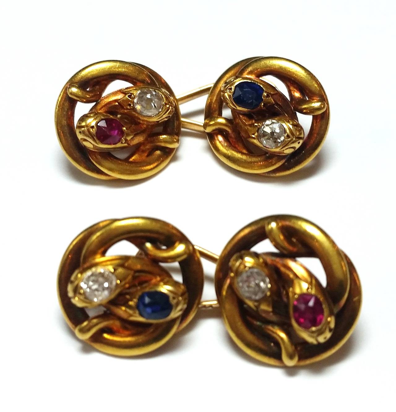 Early 20th century cufflinks representing snakes
Yellow gold, diamond and sapphires
French hallmarks