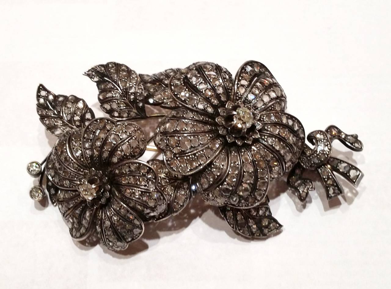 19th Century
Flower Tremblant Brooch
Gold, Silver and Diamonds