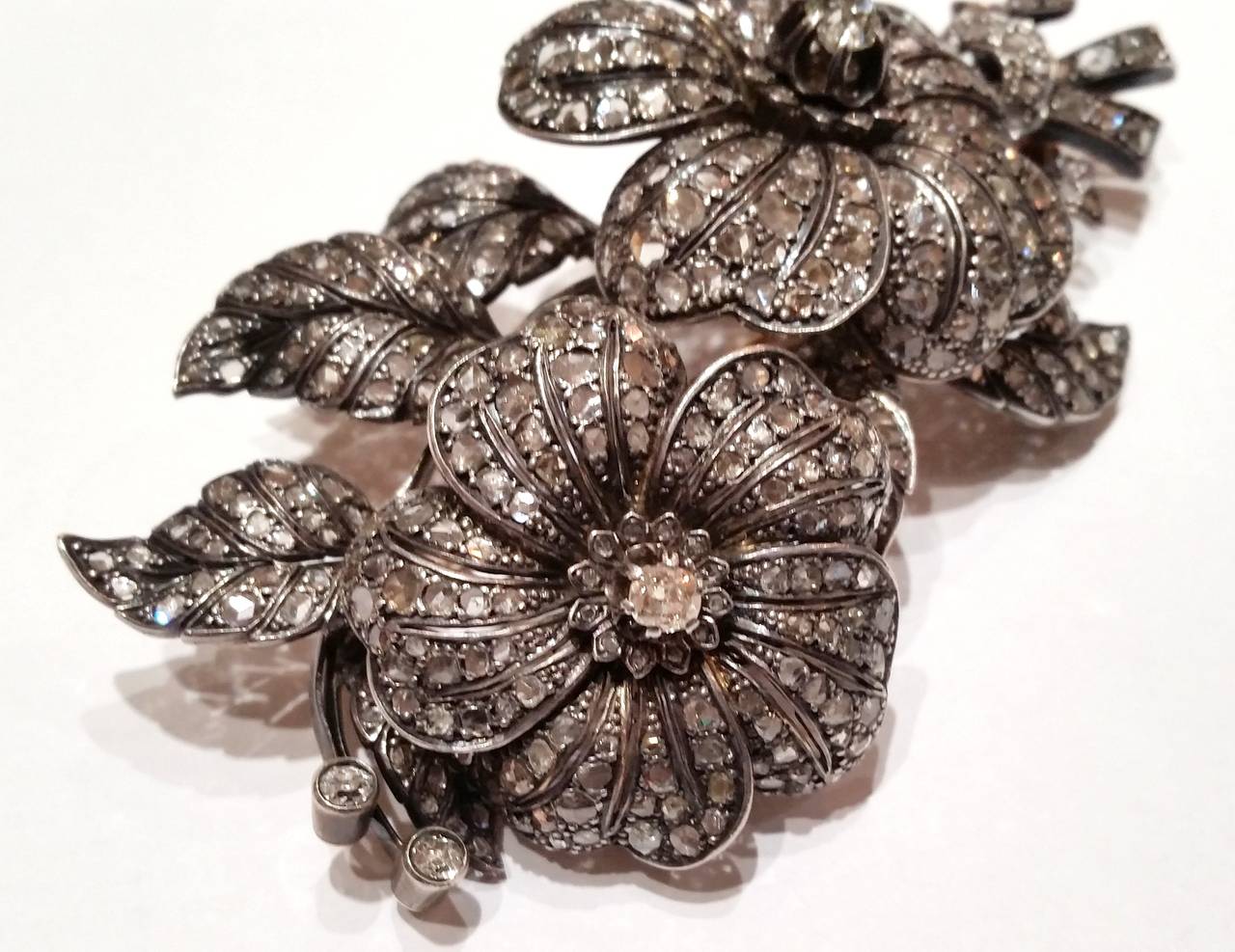 19th Century Diamond Silver Gold Tremblant Flower Brooch In Excellent Condition For Sale In Barcelona, ES