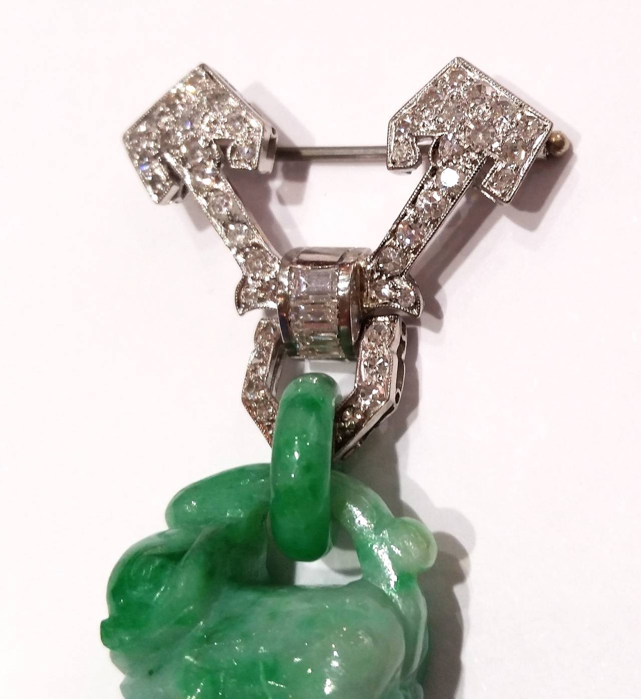Art Deco Diamond Platinum Jade Pendant Brooch In Good Condition For Sale In Barcelona, ES