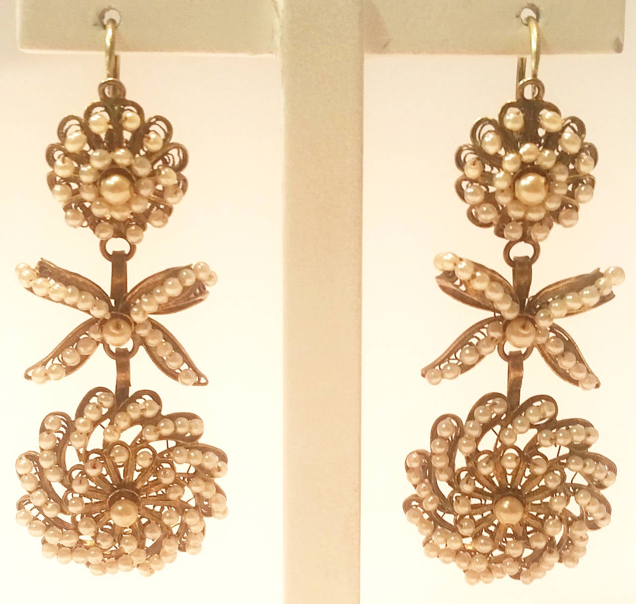 19th Century Pearl Gold Filigree Rosette Necklace and Earrings For Sale 1
