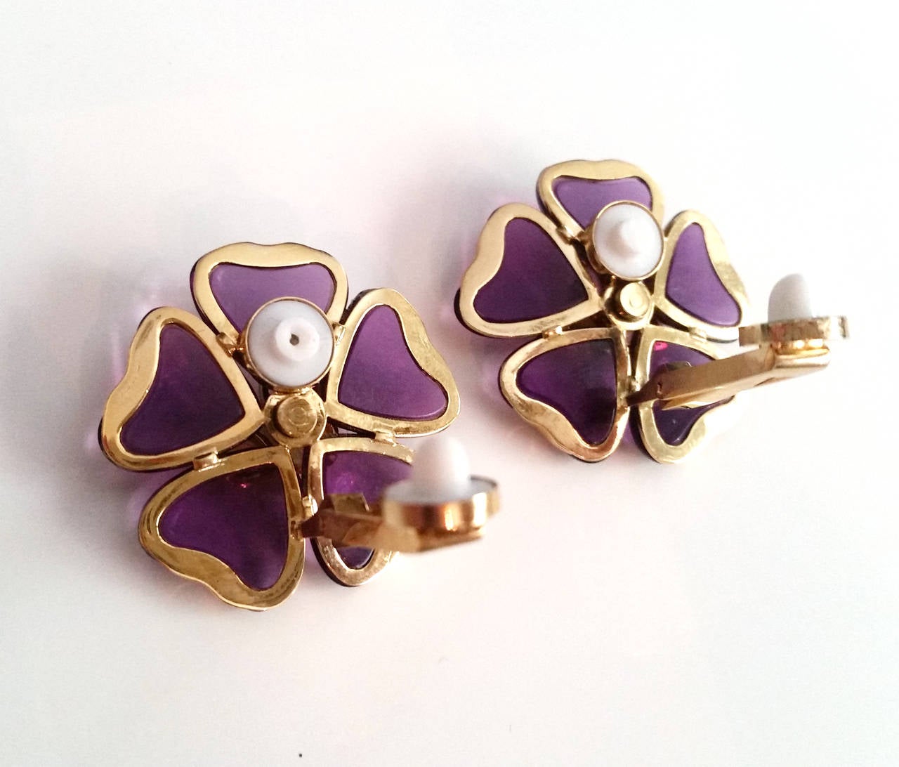 Amethyst Diamond Gem Set Gold Earrings and Brooch Flower Suite For Sale 3