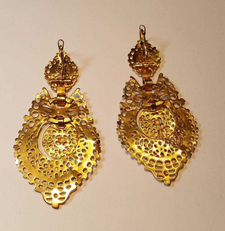 Astonishing antique Spanish or Portuguese earrings in yellow gold filigree
