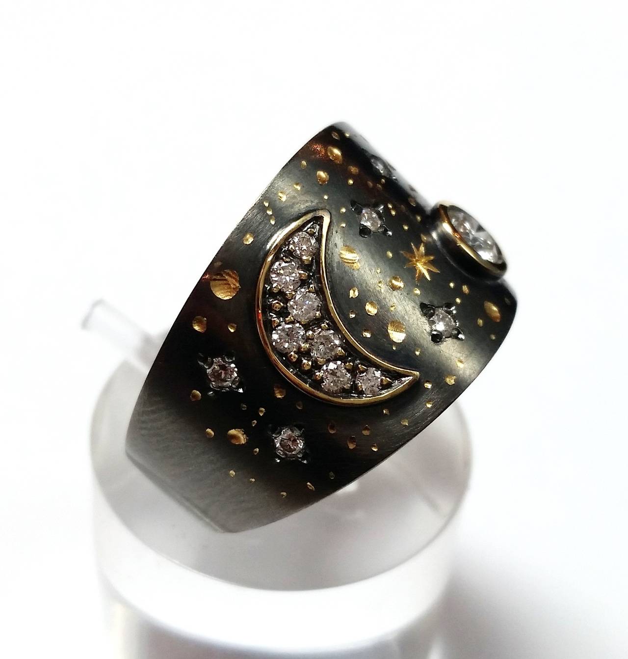 The 'Spanish Night' or 'Nit de Sant Joan' ring is designed by Spanish artist and jeweler, Vicente Gracia. 

Representing a Spanish night with the moon and the stars, it is made in gold and diamonds (one weights 0.33ct and 0.12ct the rest of them).