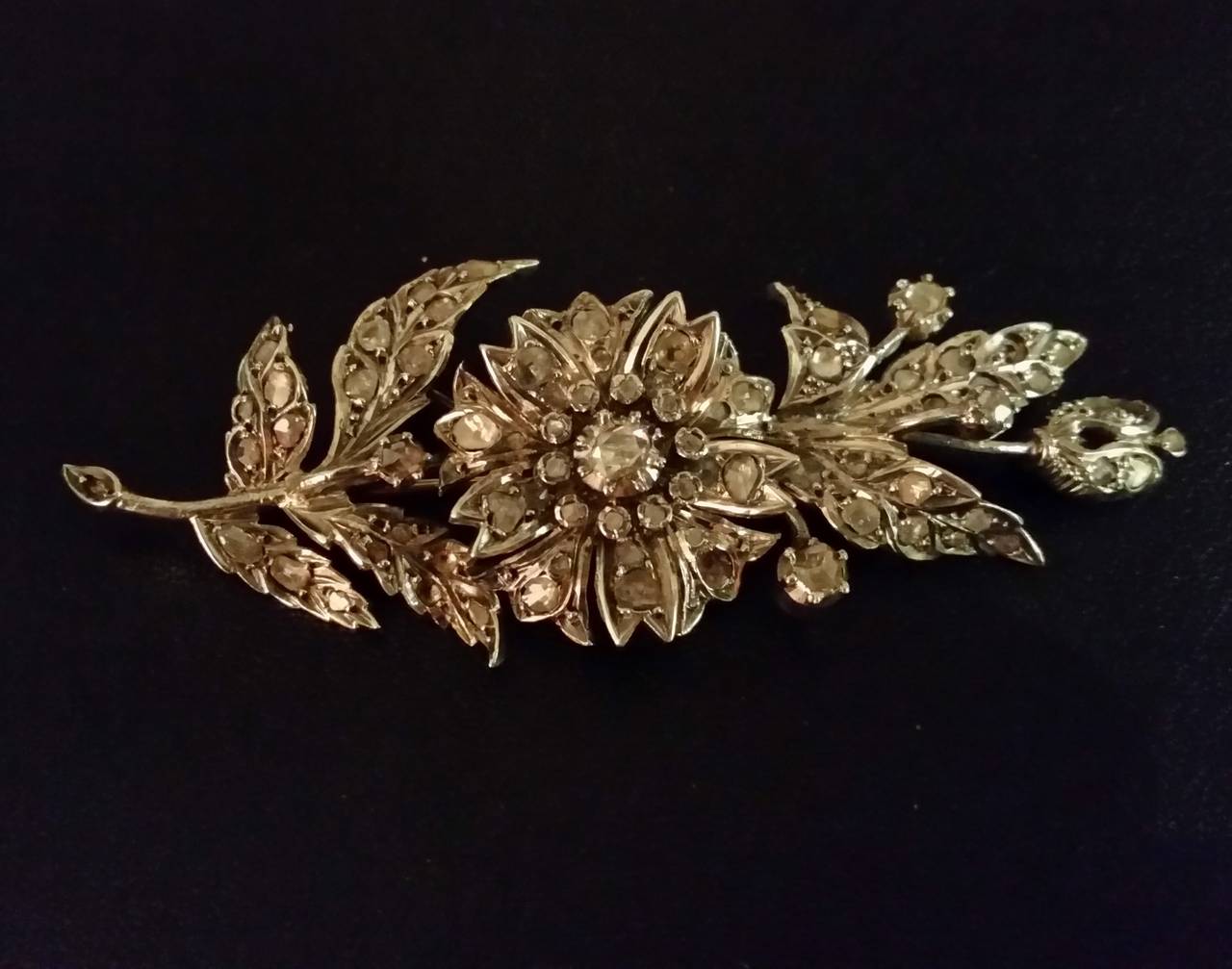 Antique Diamond Silver Gold Flower Brooch In Good Condition For Sale In Barcelona, ES