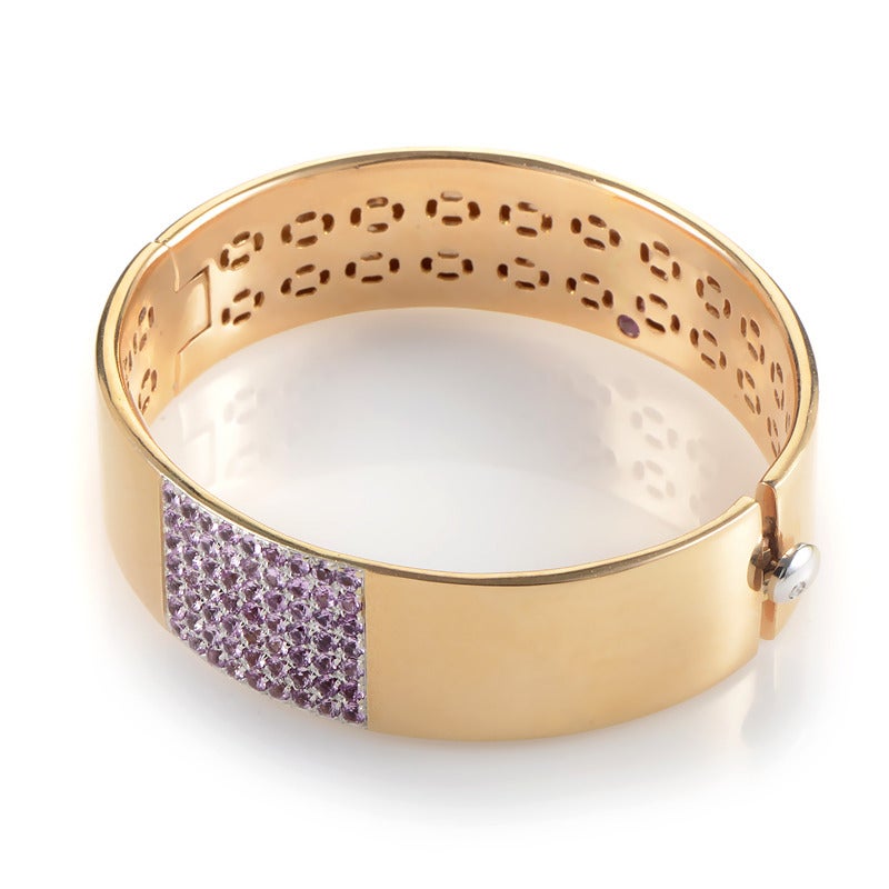 This bangle bracelet from Roberto Coin has a sumptuous design that glows with a striking beauty. The bracelet is made of 18K rose gold and features a partial pink sapphire pave.