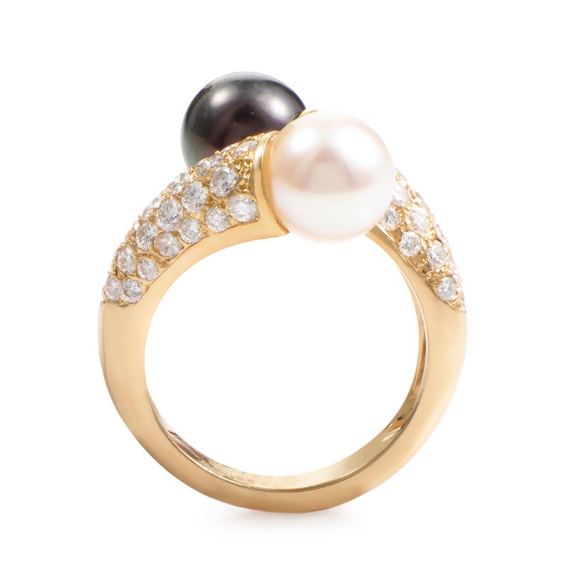 Van Cleef & Arpels Black and White Pearl Diamond Gold Ring
