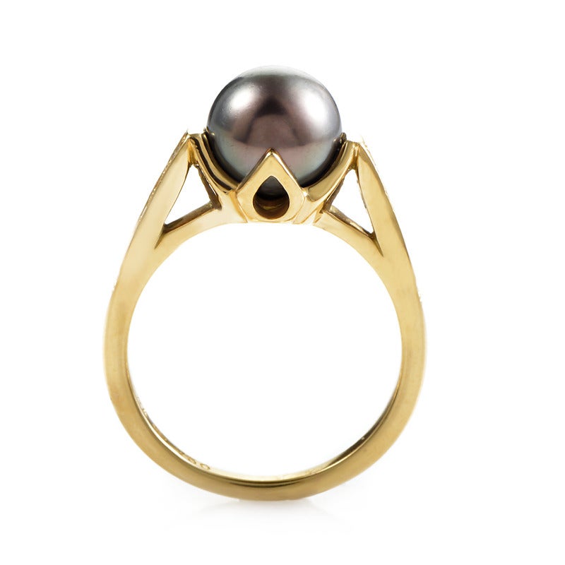 A sumptuous pearl design that exudes elegance and beauty will always be en vogue. This Kabana pearl ring is made of 18K yellow gold and features shanks set with white diamonds. Lastly, the ring's main stone is a lustrous black pearl.

Ring Size: