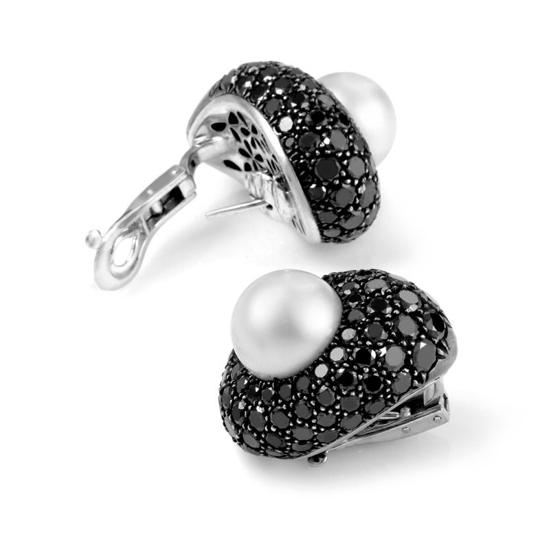 de Grisogono is never one to skimp on luxury, and this pair of earrings is a perfect example of this. This dazzling pair of earring from the famous Italian brand are made of 18K white gold and are set with a black diamond micro-pave. Lastly, each