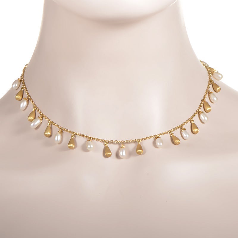 Pretty pearls paired with perfectly forged gold give this necklace from Roberto Coin a truly sumptuous look. Dangling brushed 18K yellow gold accents that perfectly match dangling pearls are a testament to the artistry of Roberto Coin.