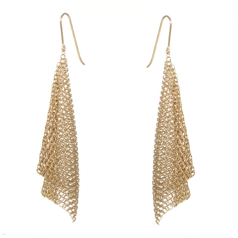 One of Elsa Peretti's most popular designs for Tiffany & Co., the mesh scarf earrings are the perfect accessory for an 