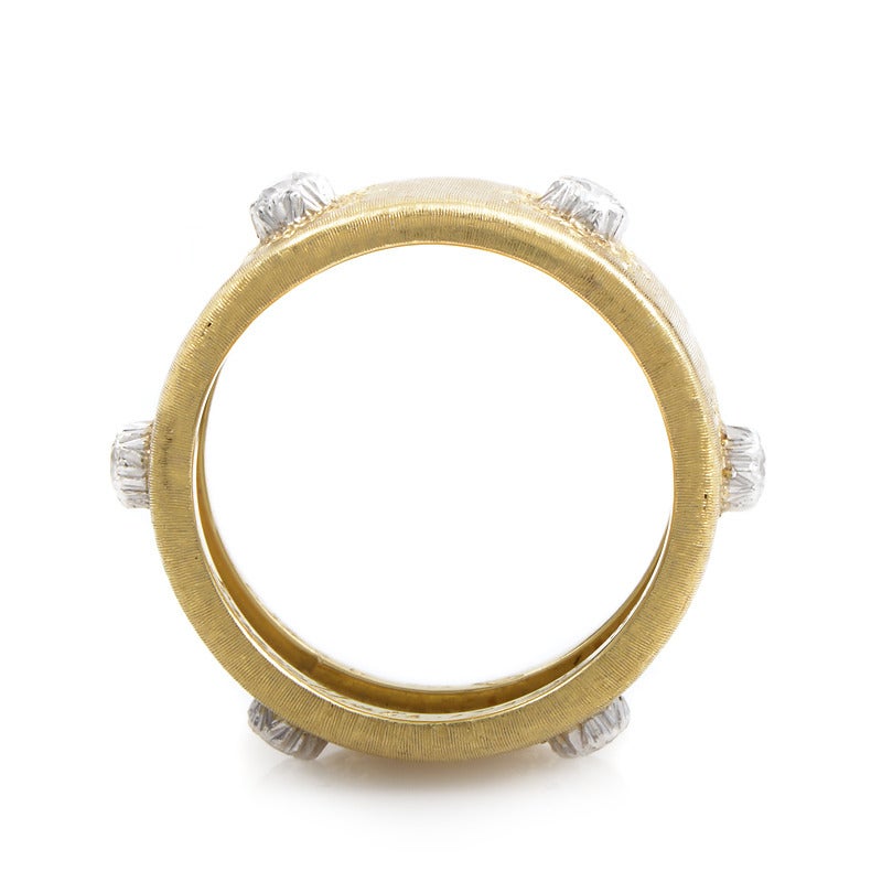 Imaginatively designed, this remarkable Buccelatti ring made of outstanding 18K yellow gold boasts 0.42ct of diamond stones equidistantly set all around its front surface in 18K white gold bezels.
Ring Size: 5.75 (50 7/8)