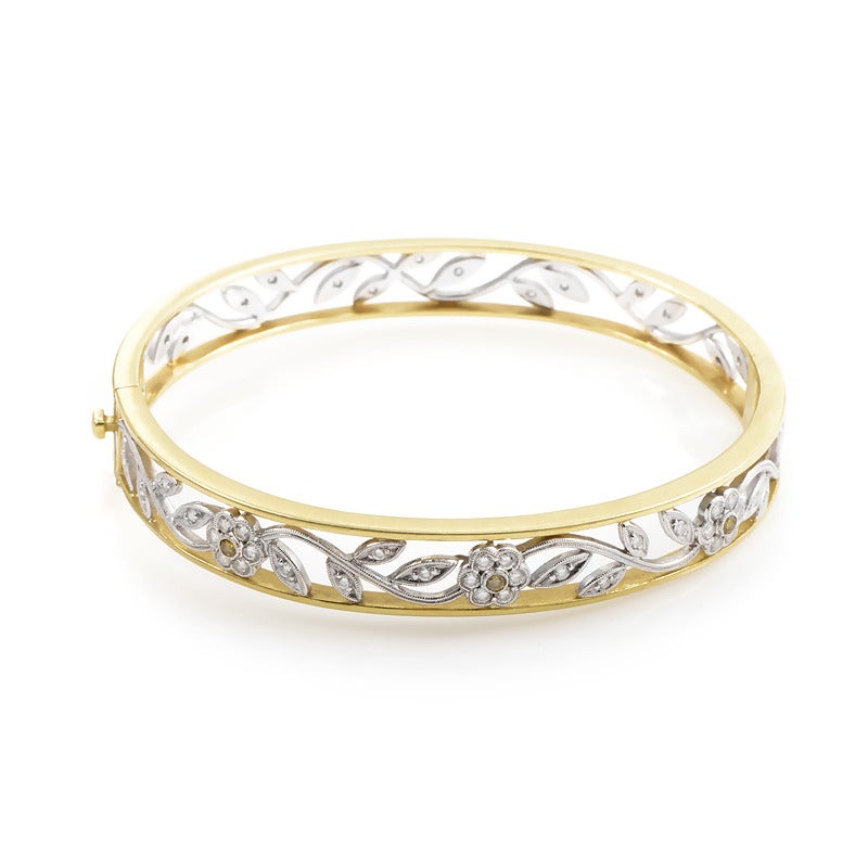 Charming bracelet from SeidenGang made of 18K yellow gold, with floral decorations splendidly crafted from 18K white gold. The bracelet weighs 27 grams and also boasts diamonds weighing exactly one carat.